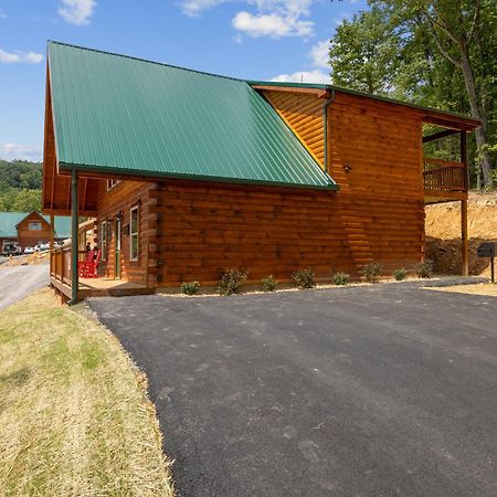 The 3 Bears Is A Newly Built 3 Bedroom Cabin Only 3 Minutes From The Parkway! Pigeon Forge Kültér fotó