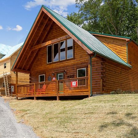 The 3 Bears Is A Newly Built 3 Bedroom Cabin Only 3 Minutes From The Parkway! Pigeon Forge Kültér fotó